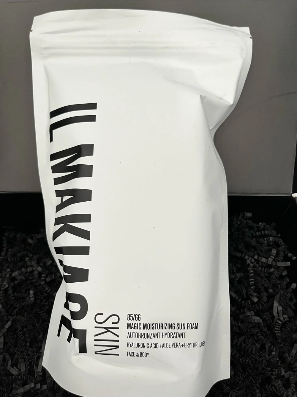 IL MAKIAGE Sunless Tan Foam + Flawless Base Blender Gift Set in Black Gift Box